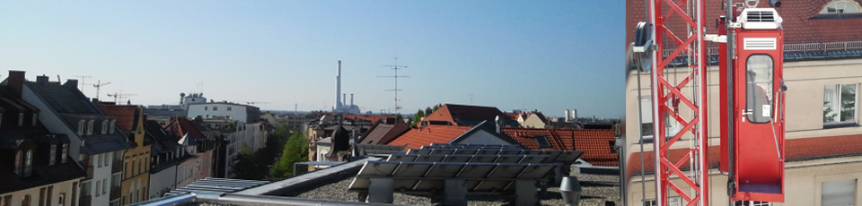 unsere klimaanlage für das Rechenzentrum wurde mit einem kran auf das Dach gehoben