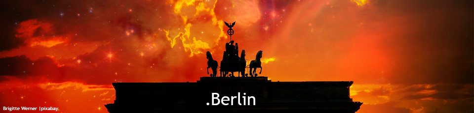 Das Brandenburger Tor mit rotem Himmel im Hintergrund